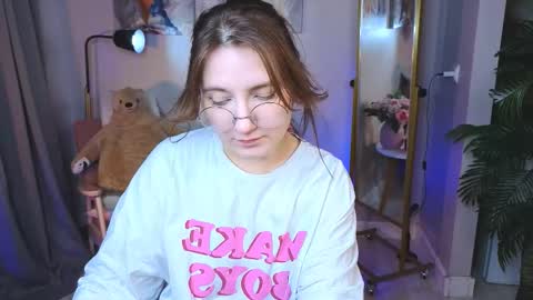 Snapshot of fairy_tara chatting on 8, 11, 2025 Tara online show from 8, 11, 2025