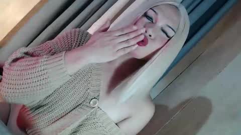 DANIELLA - DONT FORGET TO GIVE ME A THUMBSU UP online show from 1, 2, 2026