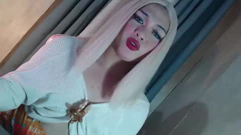 DANIELLA - DONT FORGET TO GIVE ME A THUMBSU UP online show from 1, 3, 2026