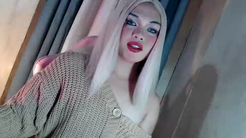 DANIELLA - DONT FORGET TO GIVE ME A THUMBSU UP online show from 15, 3, 2026