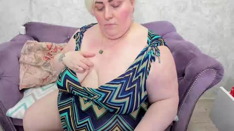 Snapshot of fashiona chatting on 16, 1, 2025 fashiona online show from 16, 1, 2025