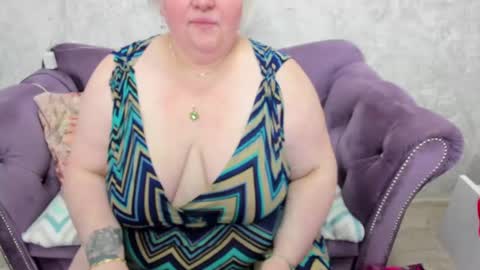 Snapshot of fashiona chatting on 19, 1, 2025 fashiona online show from 19, 1, 2025