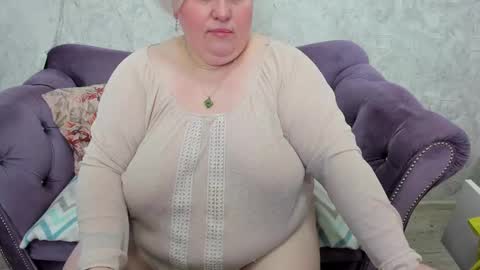 Snapshot of fashiona chatting on 4, 2, 2025 fashiona online show from 4, 2, 2025