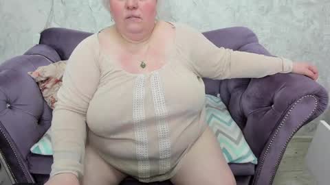 Snapshot of fashiona chatting on 13, 2, 2025 fashiona online show from 13, 2, 2025