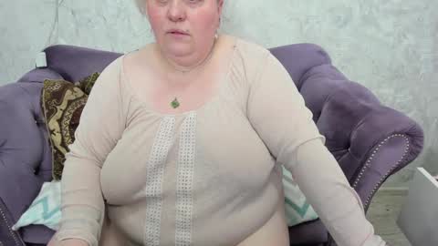 Snapshot of fashiona chatting on 27, 2, 2025 fashiona online show from 27, 2, 2025