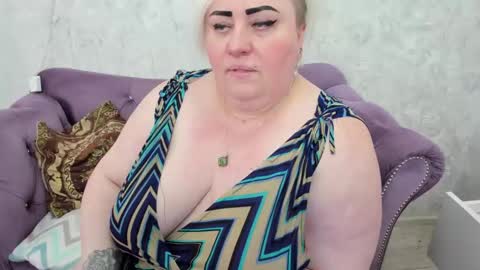 Snapshot of fashiona chatting on 9, 3, 2025 fashiona online show from 9, 3, 2025