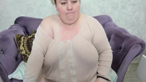 Snapshot of fashiona chatting on 21, 9, 2025 fashiona online show from 21, 9, 2025