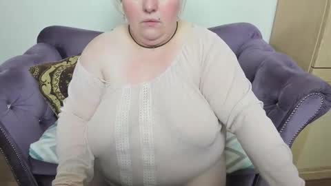 Snapshot of fashiona chatting on 5, 10, 2025 fashiona online show from 5, 10, 2025