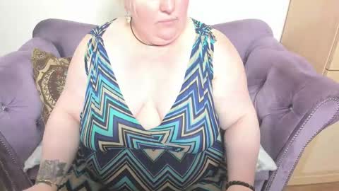 Snapshot of fashiona chatting on 6, 11, 2025 fashiona online show from 6, 11, 2025