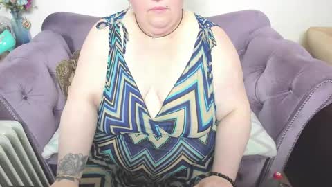 Snapshot of fashiona chatting on 22, 11, 2025 fashiona online show from 22, 11, 2025