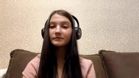 Aurora 18yo online show from 27, 10, 2025
