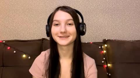 Aurora 18yo online show from 15, 12, 2025
