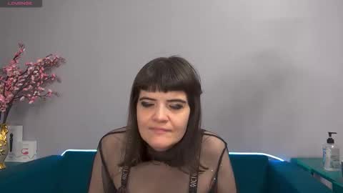 Laura online show from 11, 11, 2025