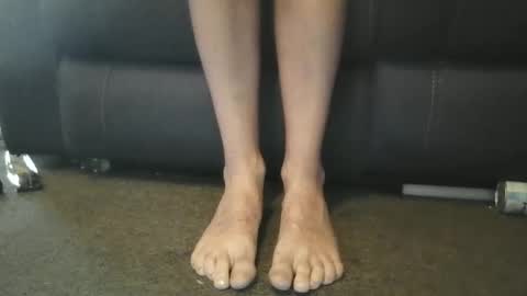 feet_lover101202 online show from 5, 1, 2025