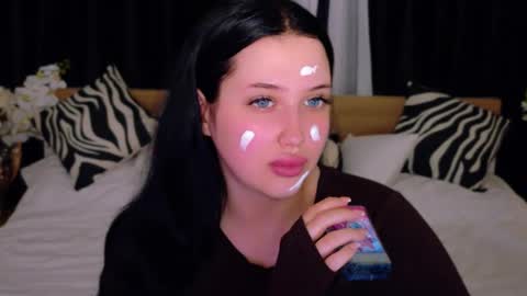 Felicia Herceg online show from 23, 11, 2025