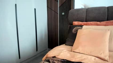 Snapshot of felinechic chatting on 21, 10, 2025 FelineChic online show from 21, 10, 2025
