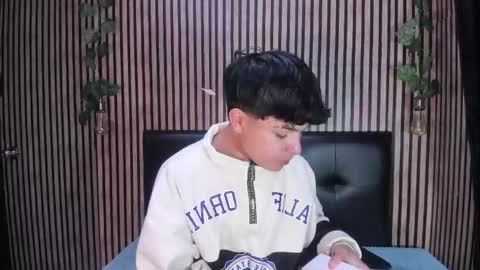 felipe_boy_18 online show from 10, 9, 2025