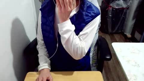 Snapshot of felixlau chatting on 4, 12, 2025 felixlau online show from 4, 12, 2025