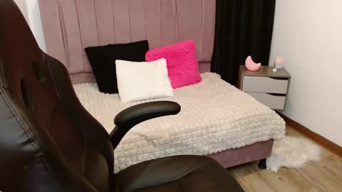 Alejandra online show from 5, 3, 2025