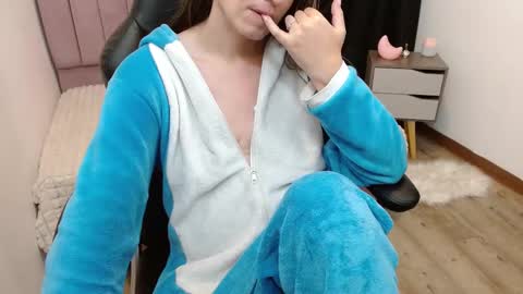 Alejandra online show from 7, 3, 2025