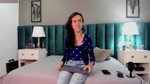 Karol online show from 1, 1, 2025