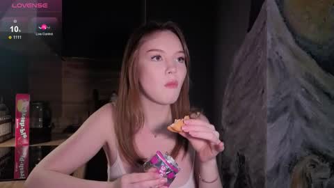 Snapshot of feral_berrys chatting on 22, 11, 2025 Nancy online show from 22, 11, 2025