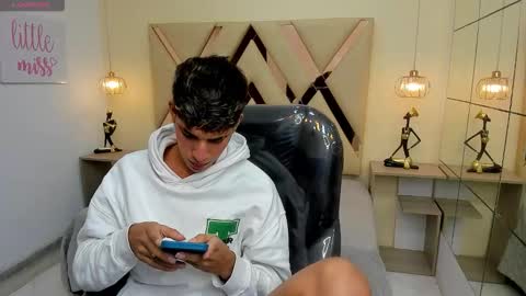 Snapshot of ferphoenix_ chatting on 6, 2, 2026 FER PHOENIX online show from 6, 2, 2026