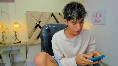 Snapshot of ferphoenix_ chatting on 7, 3, 2026 FER PHOENIX online show from 7, 3, 2026