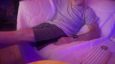 Snapshot of ff_pig chatting on 6, 11, 2025 ff_pig online show from 6, 11, 2025