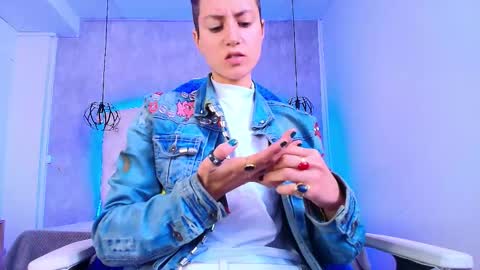   online show from 13, 11, 2025