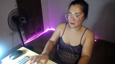 filipina_jess online show from 4, 11, 2025