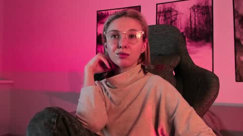 Snapshot of filipinaadams chatting on 28, 2, 2025 cap and Lana  online show from 28, 2, 2025