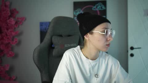 Snapshot of filipinaadams chatting on 12, 10, 2025 cap and Lana  online show from 12, 10, 2025