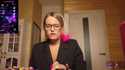 Snapshot of findom_lady_shine chatting on 17, 10, 2025 Lady online show from 17, 10, 2025