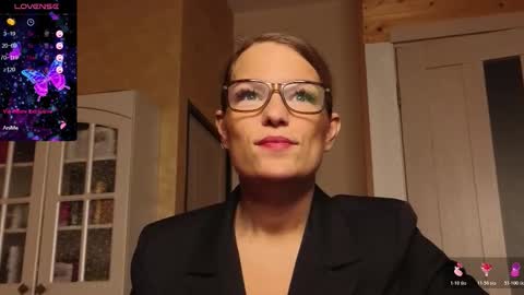 Snapshot of findom_lady_shine chatting on 29, 10, 2025 Lady online show from 29, 10, 2025