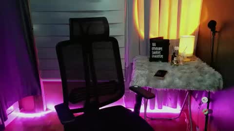 finestgodes_aki online show from 8, 2, 2026