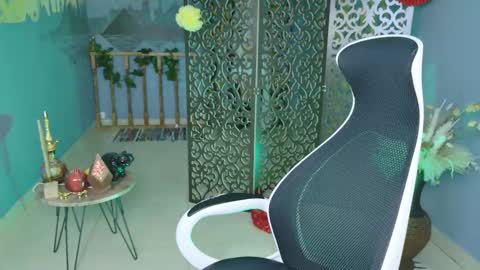 fiora online show from 8, 3, 2025