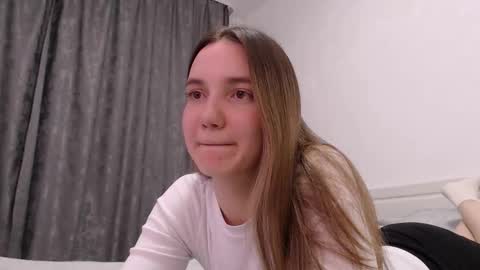 fireflies_fly_ online show from 24, 11, 2025