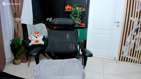 Snapshot of fireflowers_ chatting on 29, 10, 2025 Kallisy online show from 29, 10, 2025