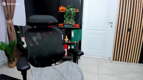 Snapshot of fireflowers_ chatting on 13, 11, 2025 Kallisy online show from 13, 11, 2025