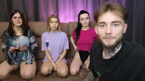 Snapshot of first_day_ chatting on 4, 12, 2024 ALICESTEVEVECTOR pvt open online show from 4, 12, 2024