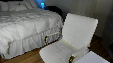 Jamie or Frisky  online show from 18, 12, 2024