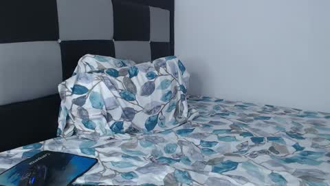 Snapshot of fleeting_love chatting on 17, 12, 2025 Steven and Daniel online show from 17, 12, 2025