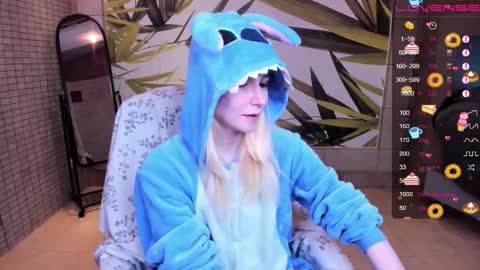 Snapshot of fleximona chatting on 1, 2, 2026 FlexiMona online show from 1, 2, 2026