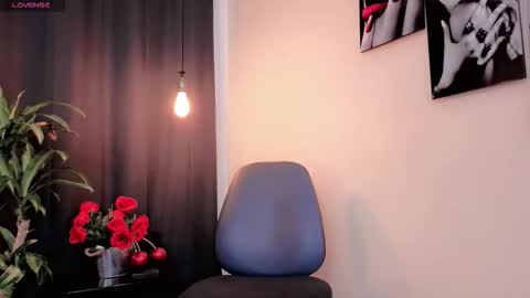 flor_gil online show from 4, 12, 2025