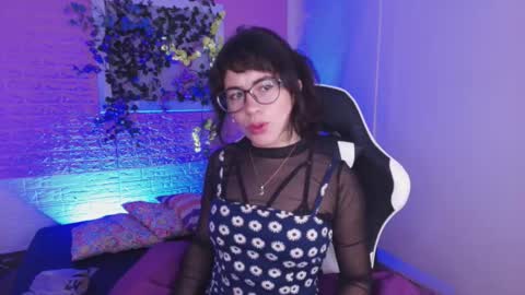 Snapshot of flora_blue chatting on 20, 10, 2025 flora_blue online show from 20, 10, 2025