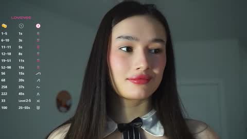 Snapshot of floralmuse chatting on 14, 10, 2025 Viola online show from 14, 10, 2025