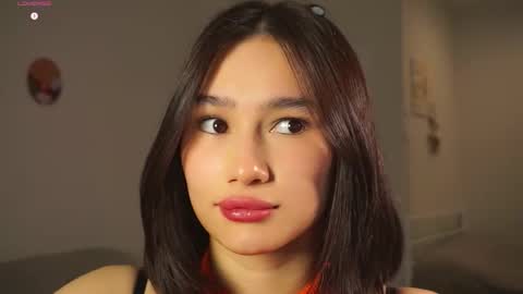 Snapshot of floralmuse chatting on 5, 11, 2025 Viola online show from 5, 11, 2025