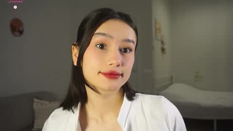 Snapshot of floralmuse chatting on 16, 11, 2025 Viola online show from 16, 11, 2025