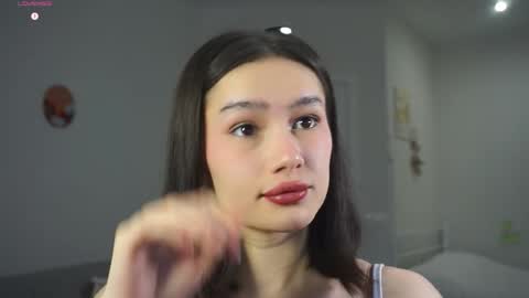 Snapshot of floralmuse chatting on 18, 11, 2025 Viola online show from 18, 11, 2025